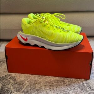 NIKE MOTIVA - WOMENS